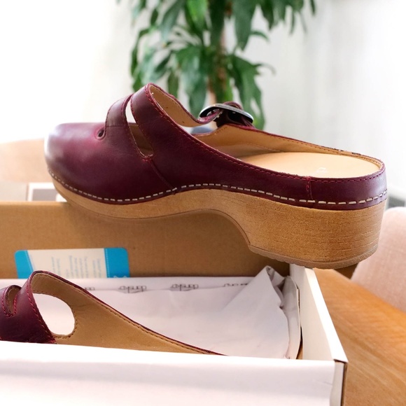 Dansko Britney Waxy Burnished Wine Clogs, 10.5 — NWT - Picture 5 of 10